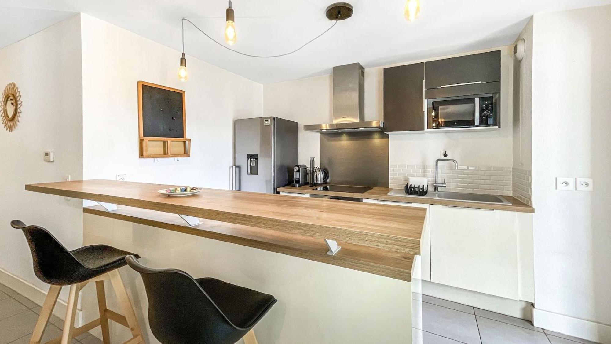 אנמסה Homey Chloe - New - Parking Gratuit - Balcon Prive - Proche Geneve מראה חיצוני תמונה
