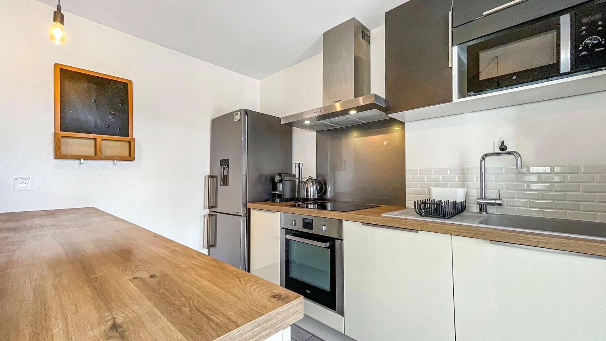 אנמסה Homey Chloe - New - Parking Gratuit - Balcon Prive - Proche Geneve מראה חיצוני תמונה